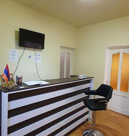Tempus Hotel-Hostel Ереван Экстерьер фото