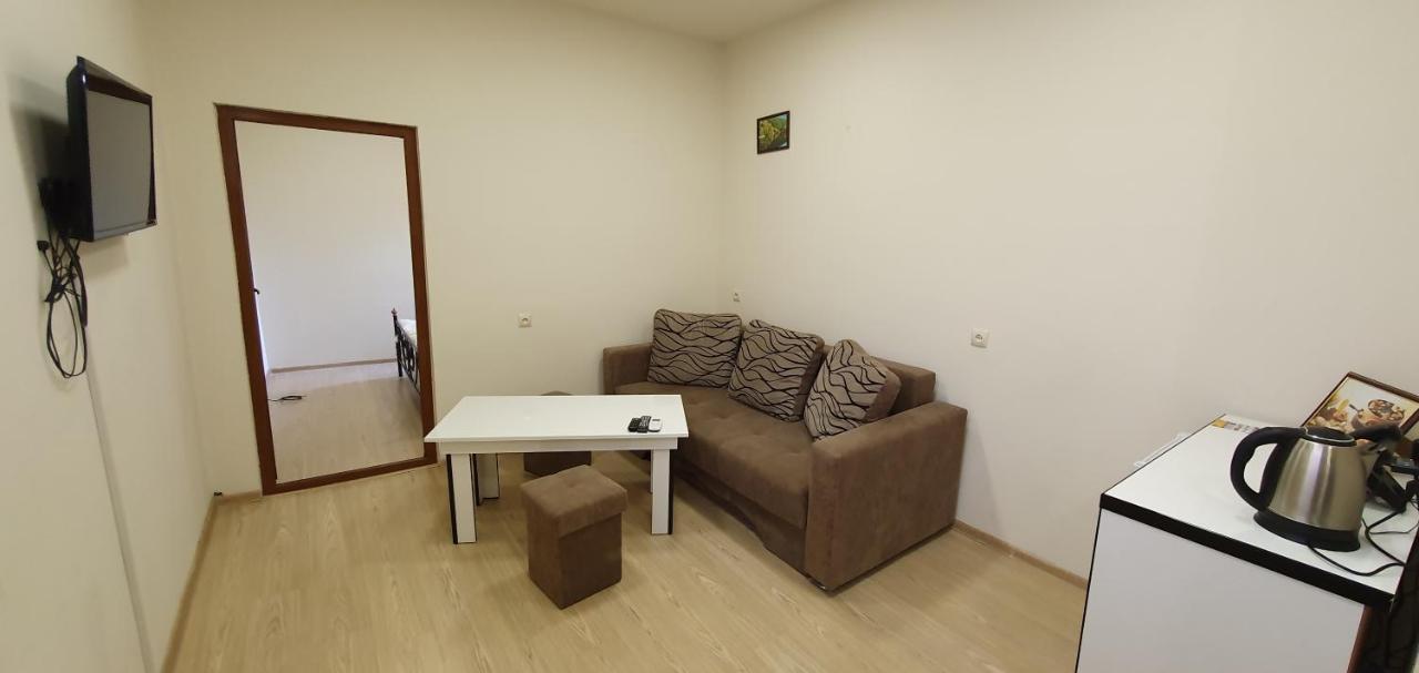 Tempus Hotel-Hostel Ереван Экстерьер фото
